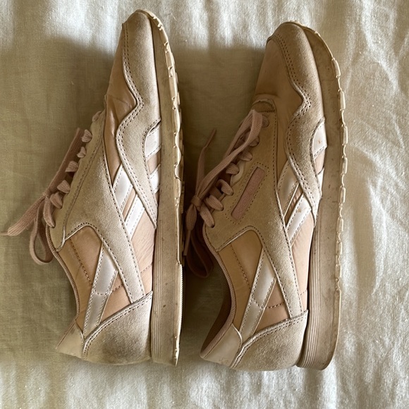 Pink Reebok - Picture 2 of 4